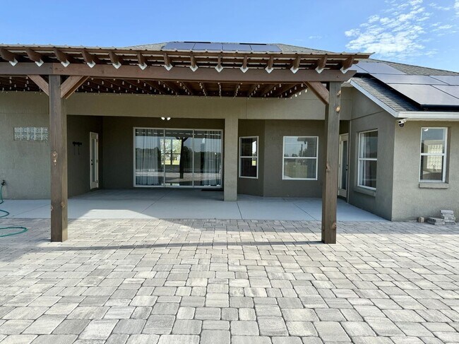 Building Photo - 11400 Lovers Ln
