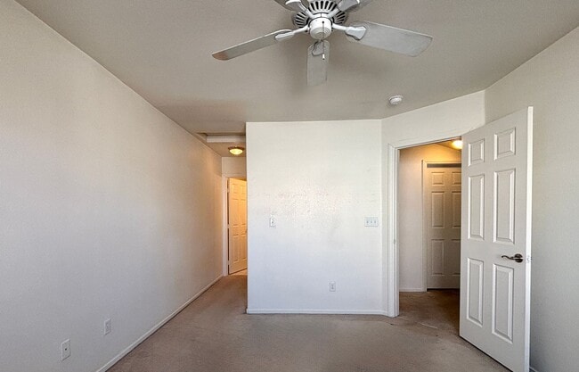 Building Photo - Great Two Bedroom Townhouse with a 1 car garage near Silverado Ranch area
