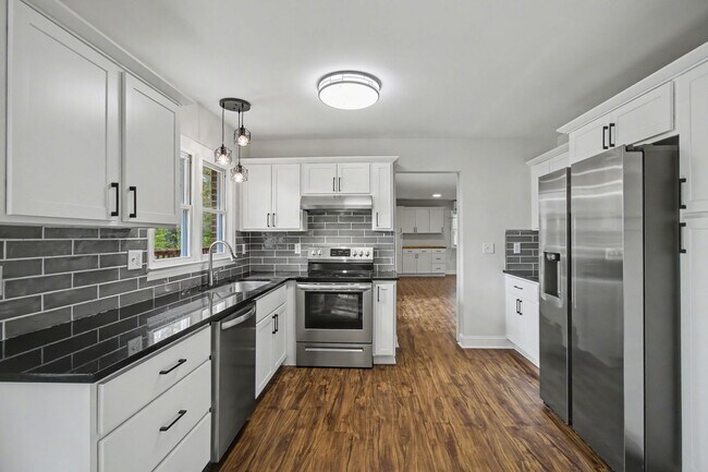 Building Photo - 415 Mountain View Rd