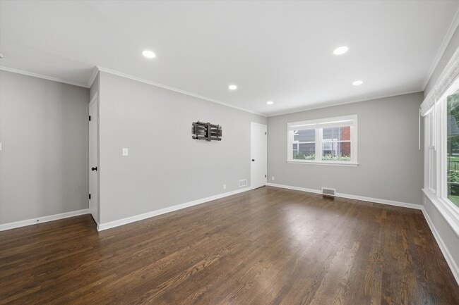 Building Photo - 1349 Perry St