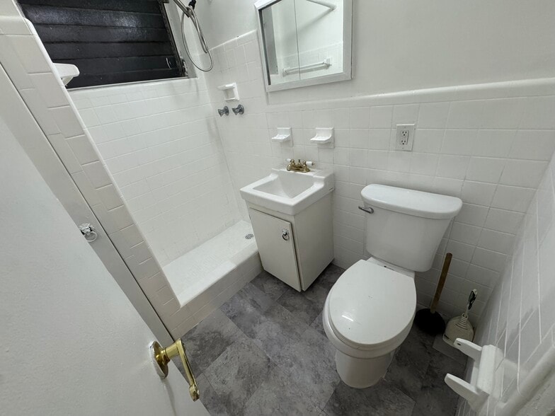 Building Photo - 217 SW 11th Ct