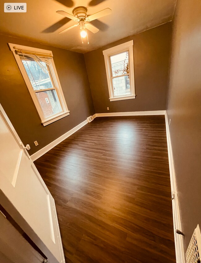 Building Photo - 3827 Willow Ave