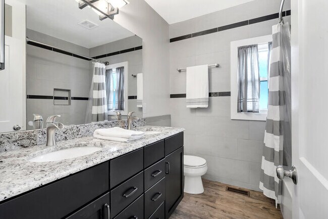 Building Photo - 631 Clover Ln