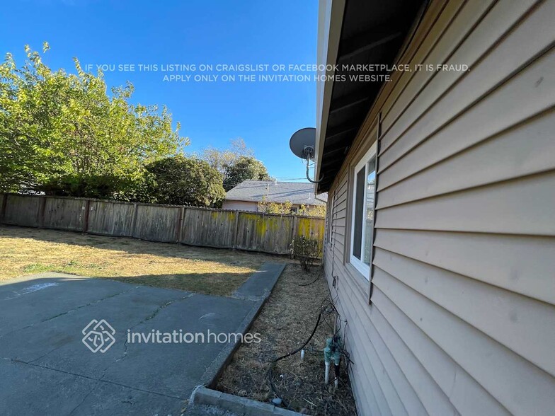 Building Photo - 508 Vervais Ave