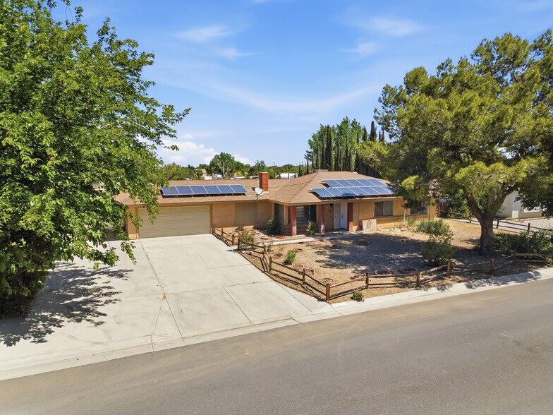 Building Photo - 9837 E Avenue R10