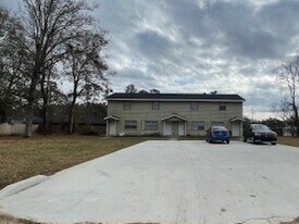 Building Photo - 14018 Virginia Dr