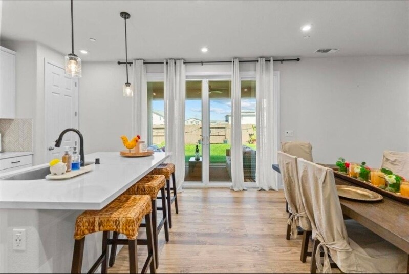 Building Photo - 2851 Ski Bch St