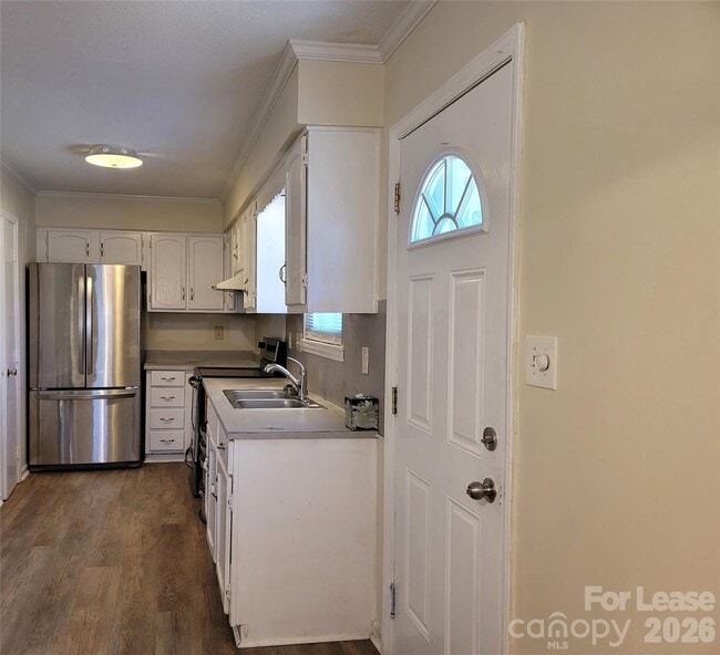 Building Photo - 5323 Chestnut Lake Dr