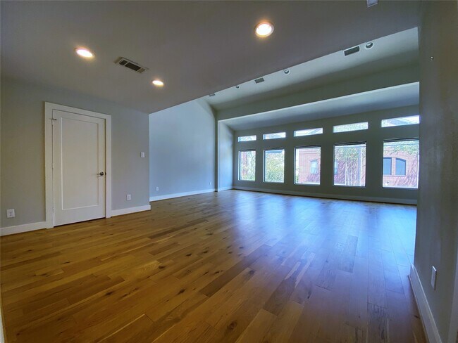 Building Photo - 4116 McDuffie St