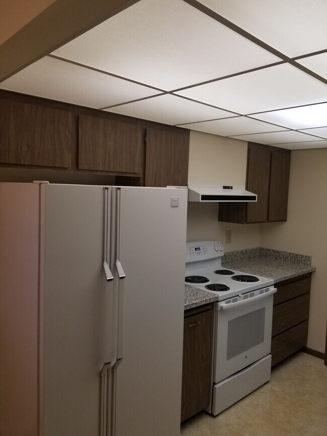 Building Photo - Spacious 2 bedroom 2 bath Condo