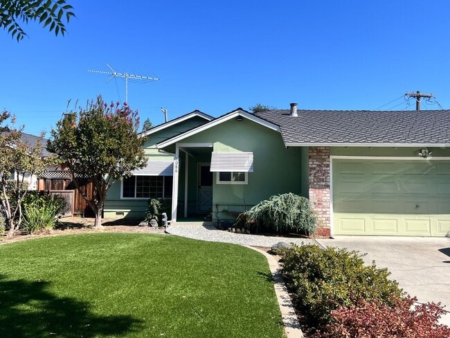 Primary Photo - Spacious 3 Bedroom 2 Bath with Attached 2 ...