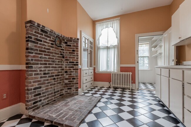 Building Photo - 256 Vaughan St