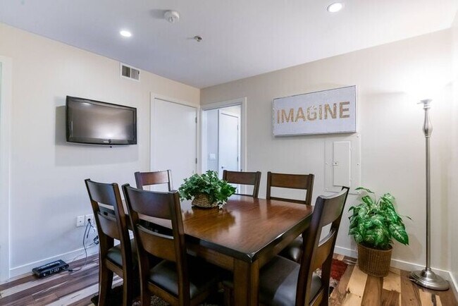 Building Photo - 350 N 2nd St