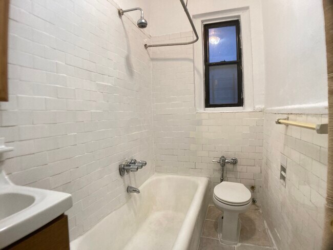 Building Photo - 4530 Broadway