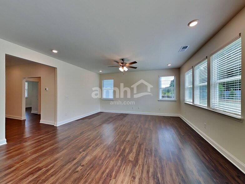 Building Photo - 769 Carnaby Ln