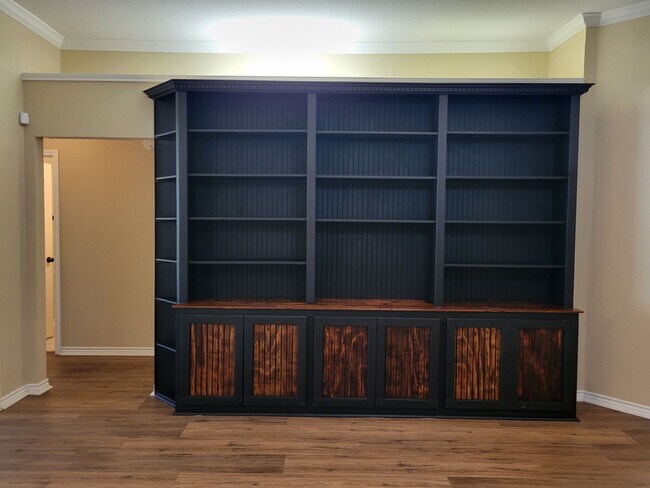 Building Photo - Huge 1/2 acre lot on cul de sac!  White Rock Estates!