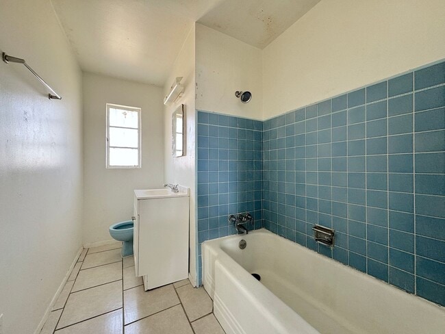 Building Photo - Northeast El Paso 3 Bed Refrig A/C