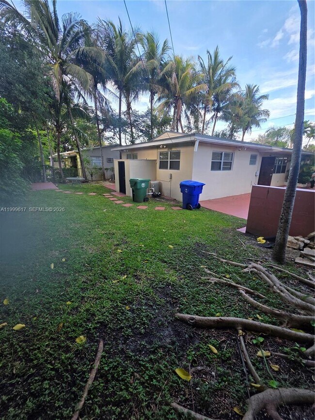 Building Photo - 2832 SW 37th Ave