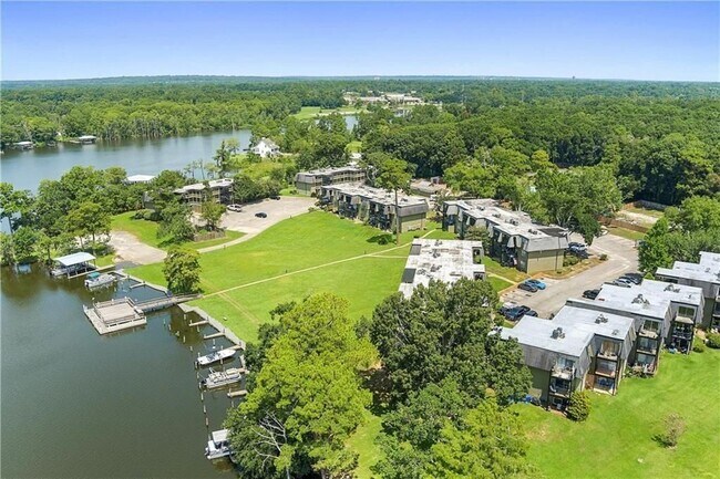 Building Photo - 337 Riverbend Dr