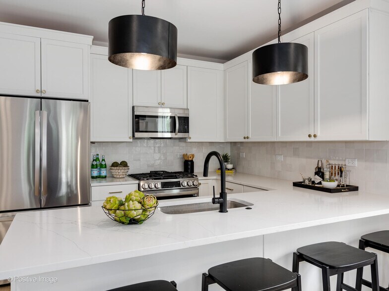 Building Photo - 1631 N Lawndale Ave