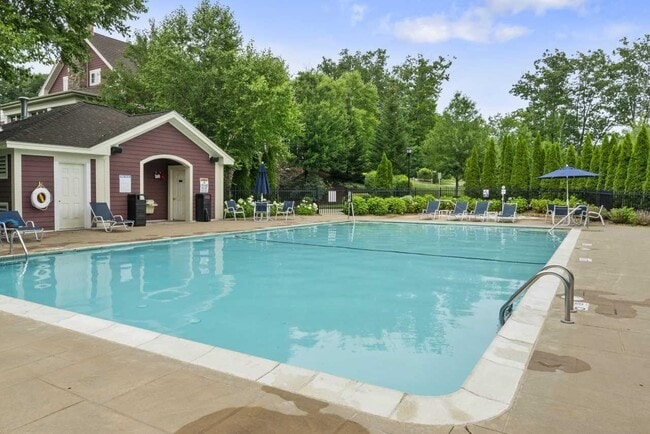 Building Photo - 240 Knollwood Way