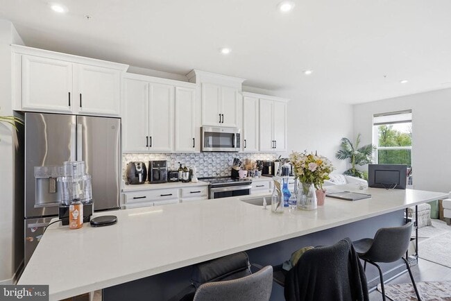 Building Photo - 20354 Newfoundland Sq