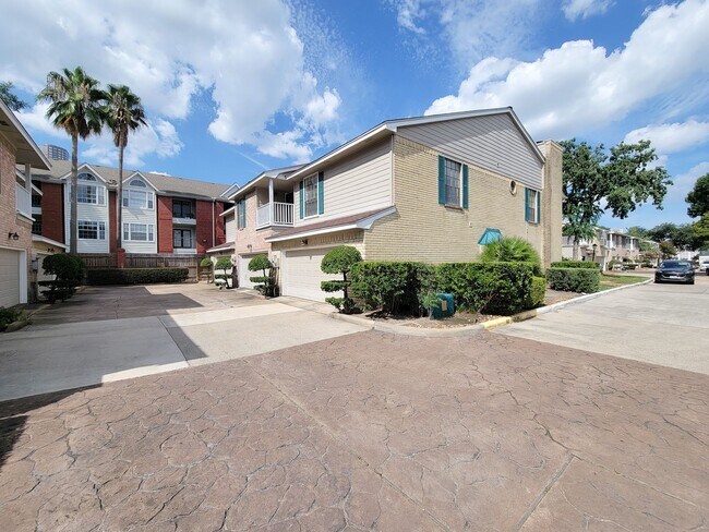 Building Photo - 2220 Bering Dr