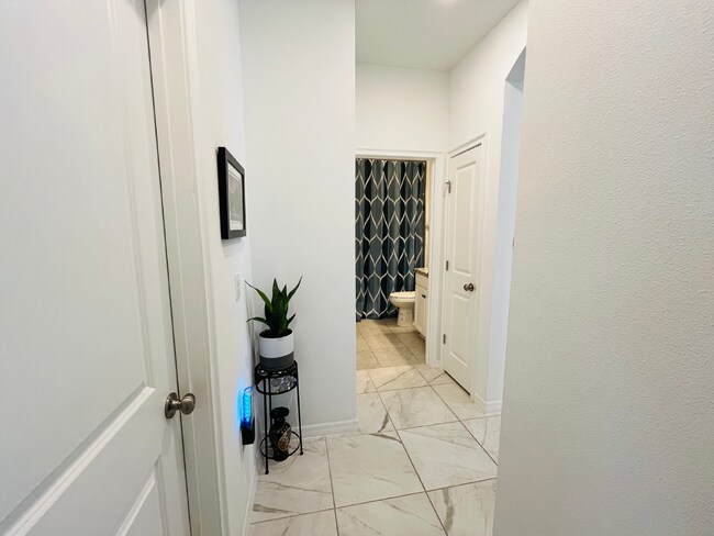 Building Photo - Available for July move-in!
