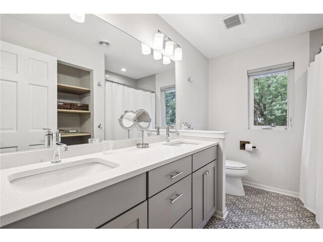 Building Photo - 18620 26th Ave N