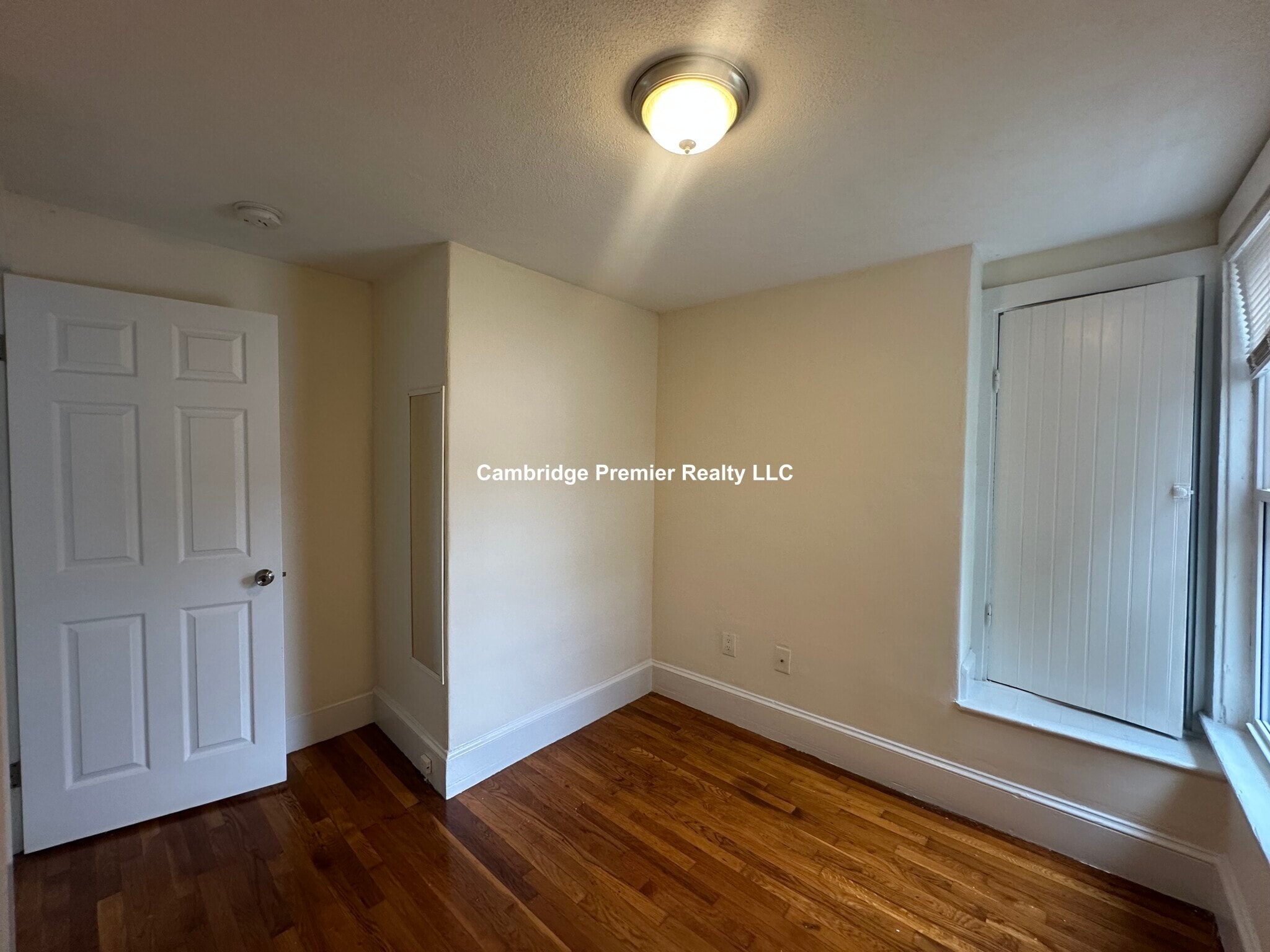 Building Photo - 55 Bonair St