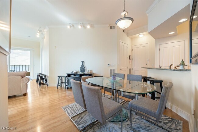 Building Photo - 2825 Palm Beach Blvd