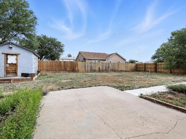Building Photo - 2402 W 17th St
