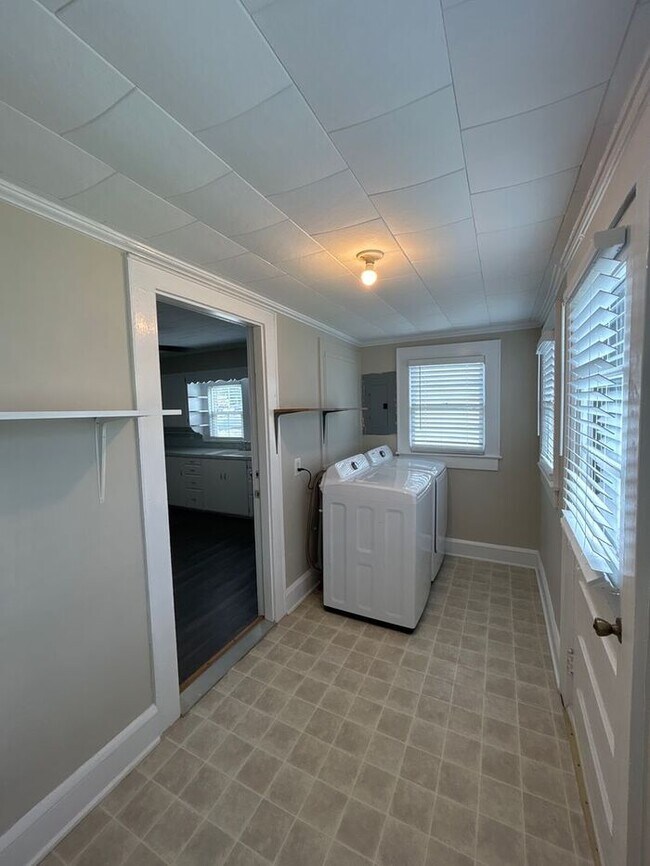 Building Photo - T.R. Lawing Realty Property