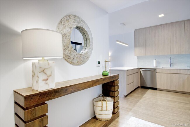 Building Photo - 333 Warner Ave