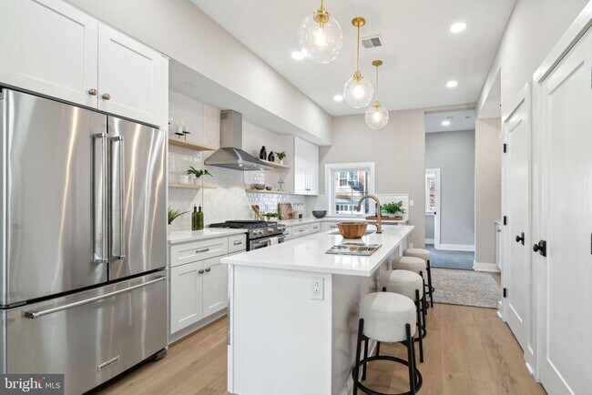 Building Photo - 347 E Gorgas Ln