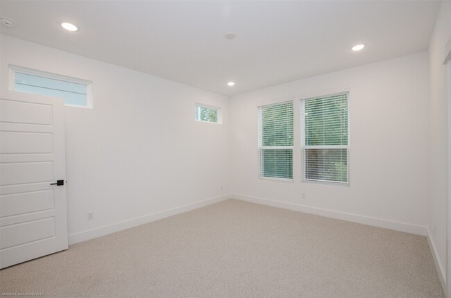 Building Photo - 2054 Johanna Crk Dr