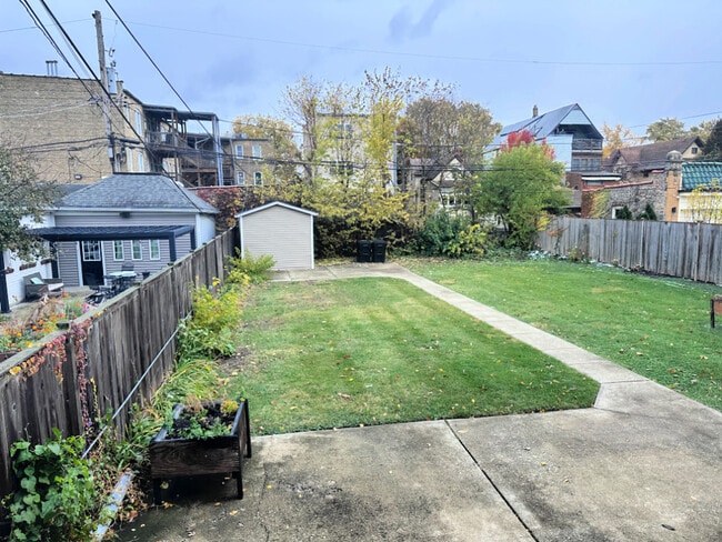 Building Photo - 4453 N Kilbourn Ave