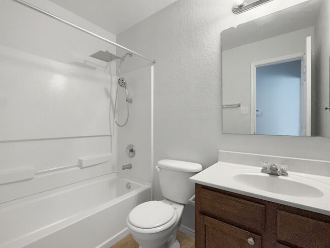 Building Photo - 8139 Ashwood Pointe