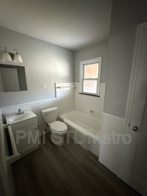 Building Photo - 4952-4956-4956 Oleatha Ave