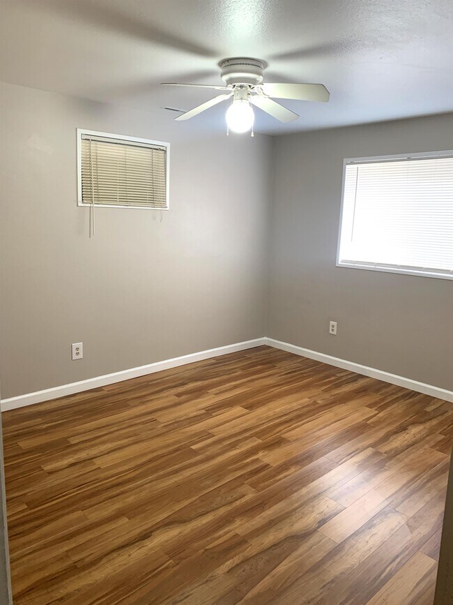 Building Photo - 5486 Mira Loma Cir
