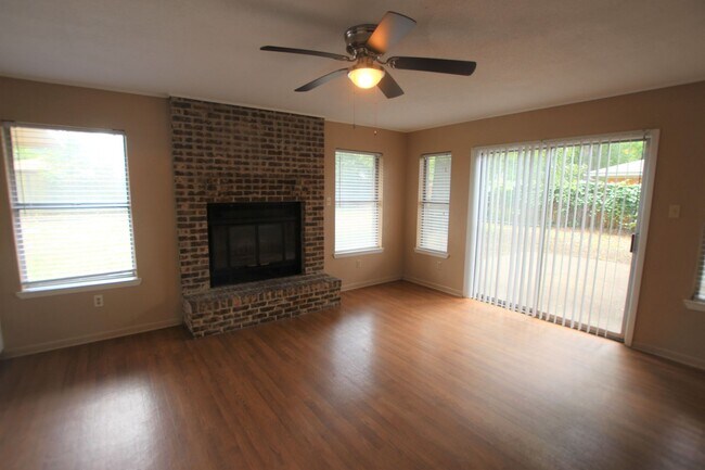 Building Photo - Coming Soon: Beautiful 3 Bedroom, 2 Bathro...