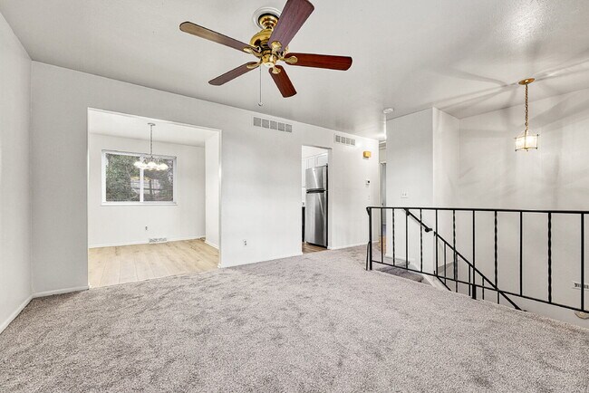 Building Photo - $2,495 - 3 Bed, 2 Bath Home in Aurora with...
