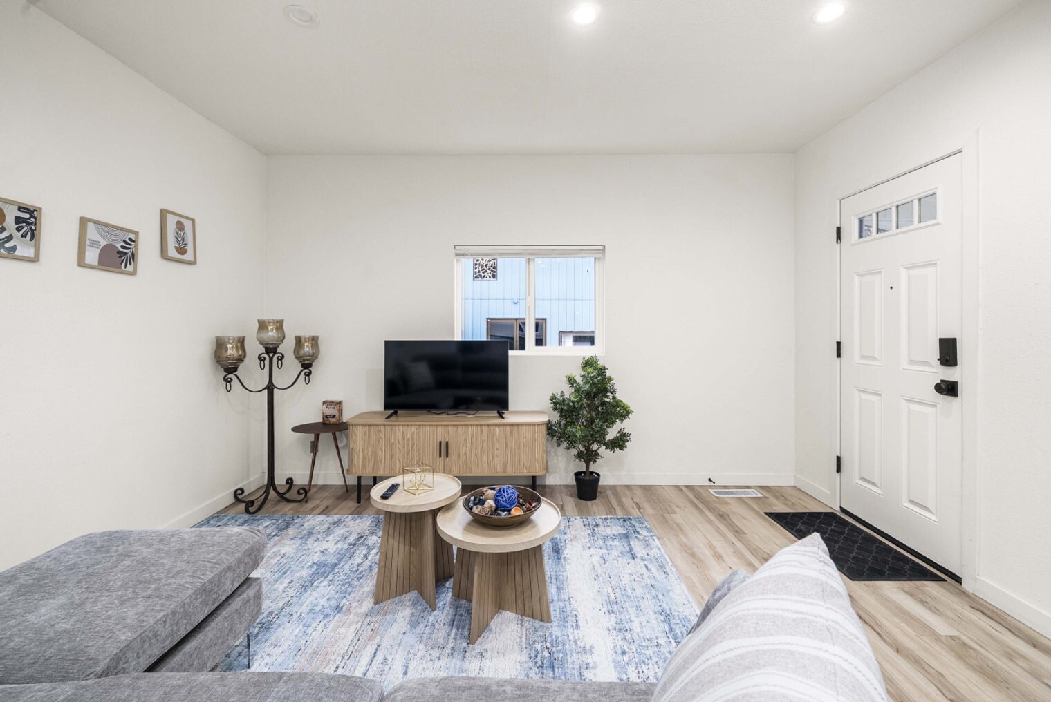 Building Photo - 815 SW Cloverdale St