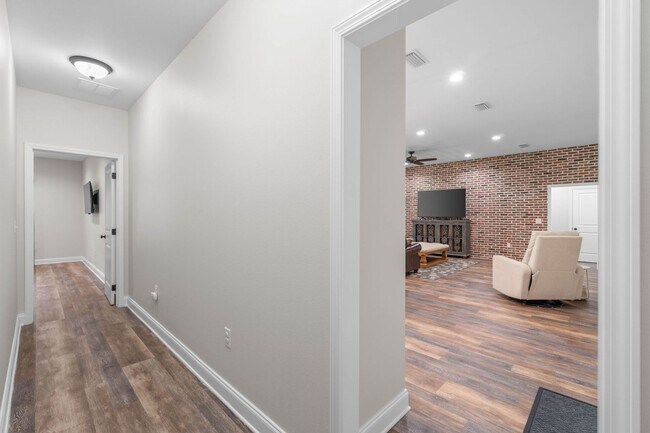 Building Photo - 48B Longwood Drive