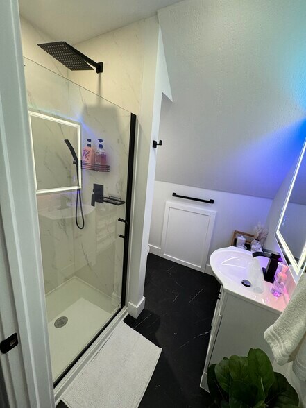 Apt 3 Studio - 664 New Castle Road