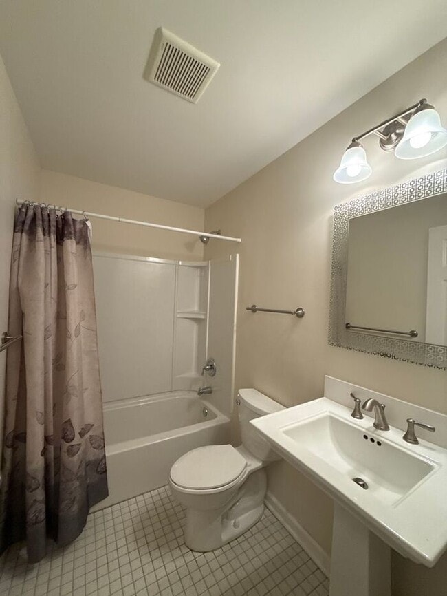 Building Photo - T.R. Lawing Realty Property