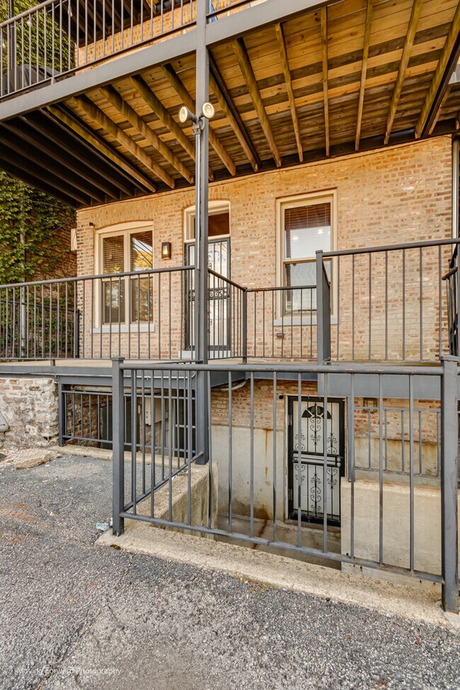 Building Photo - 4852 S Prairie Ave