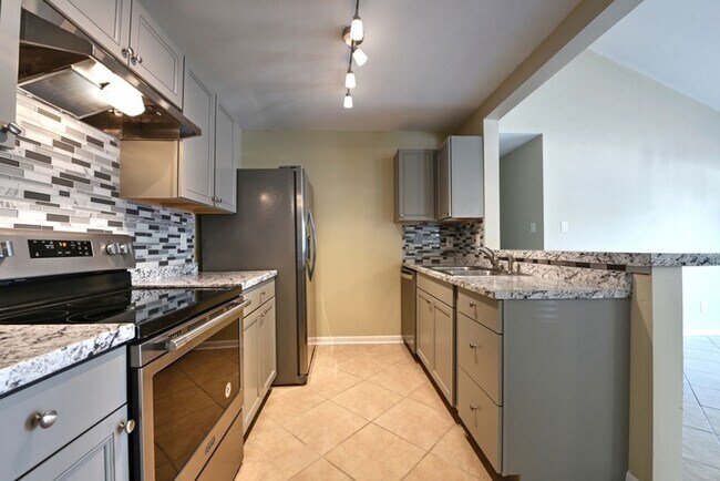 Building Photo - 3404-3404 Ridge Ash