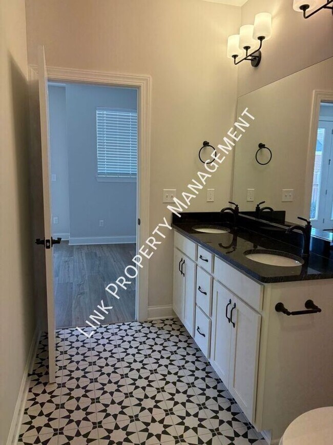 Building Photo - Brand New Townhome 3/3 Downtown near UTC and Erlanger