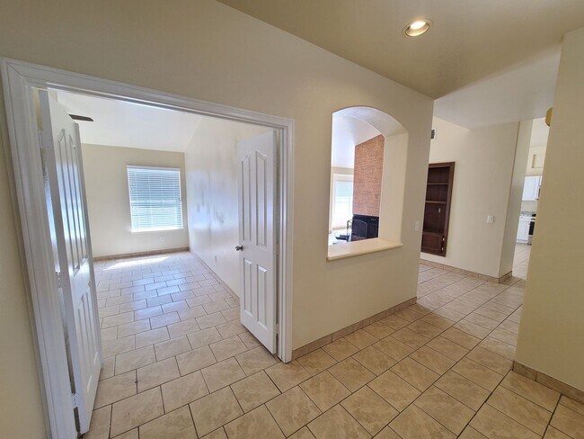 Building Photo - 1100 Dalila Ct